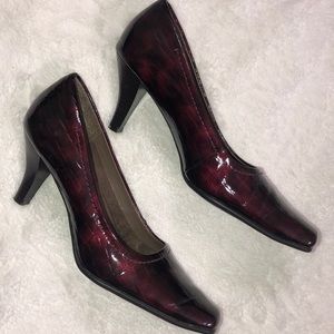 AEROSOL Dark Burgundy Square Toe Heel!